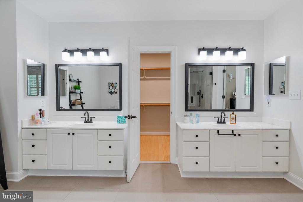 9809 JOHN ROBERT WAY