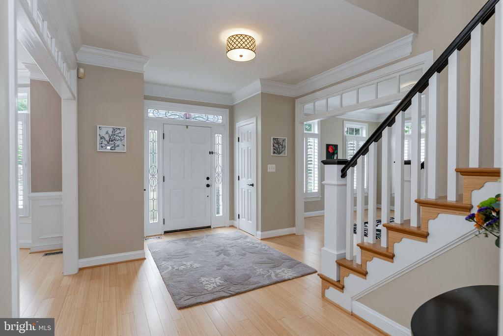 9809 JOHN ROBERT WAY