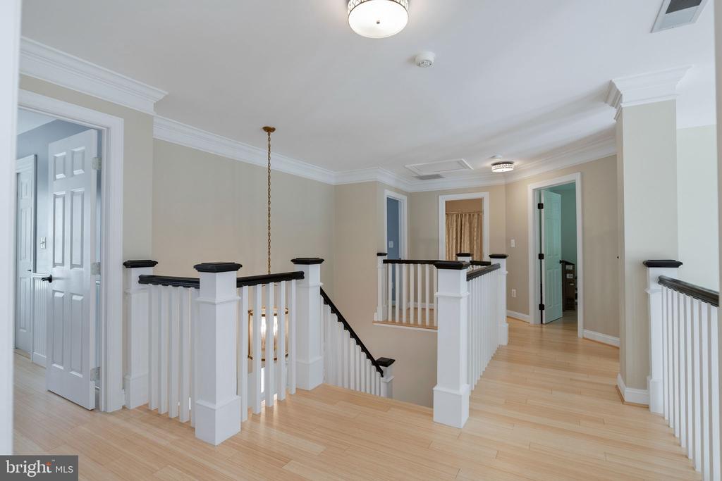9809 JOHN ROBERT WAY