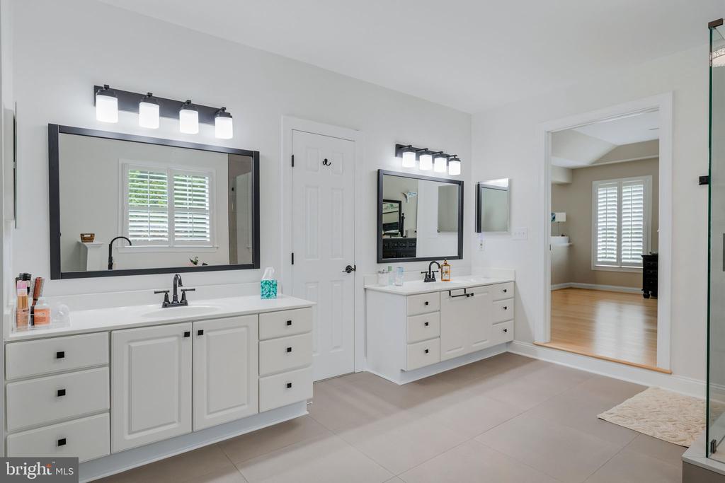 9809 JOHN ROBERT WAY