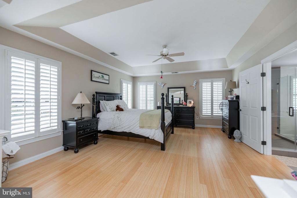 9809 JOHN ROBERT WAY