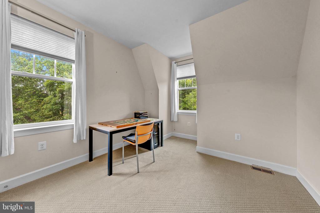 5951 CLAPTON COURT