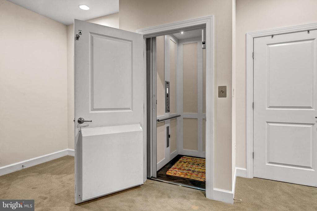 5951 CLAPTON COURT