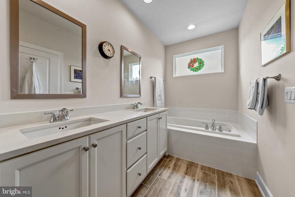 5951 CLAPTON COURT