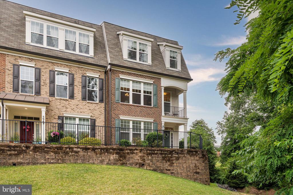 5951 CLAPTON COURT