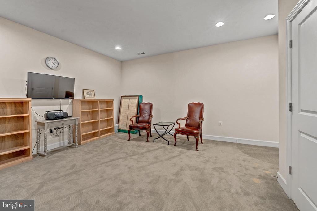 5951 CLAPTON COURT