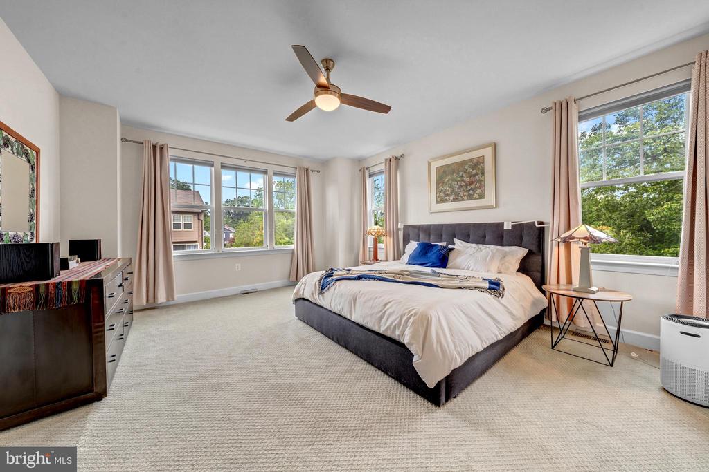 5951 CLAPTON COURT