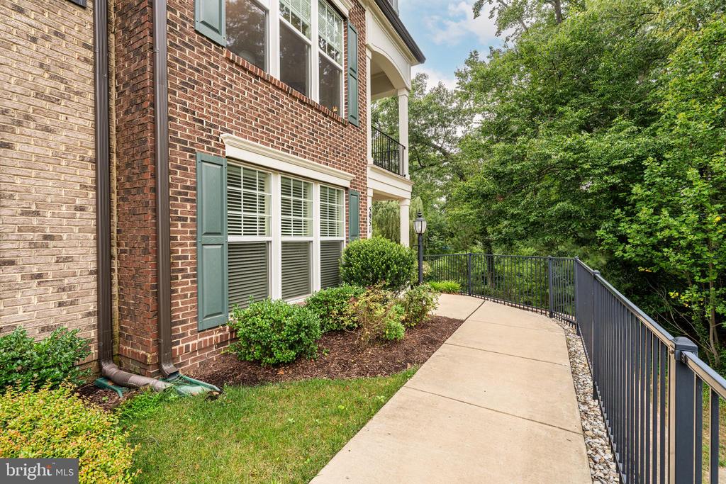 5951 CLAPTON COURT