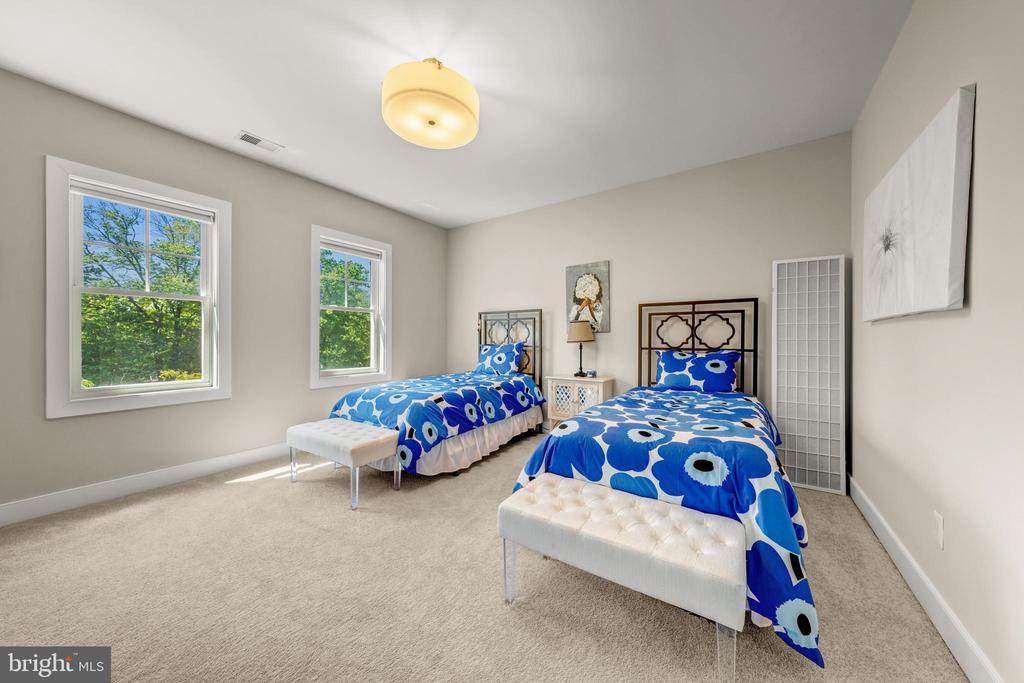 2998 BEECHWOOD LANE