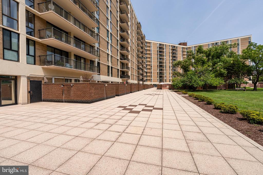 6800 FLEETWOOD ROAD Unit: 313