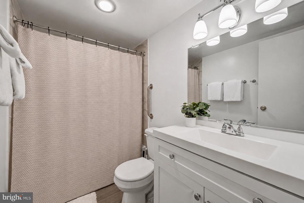6800 FLEETWOOD ROAD Unit: 313