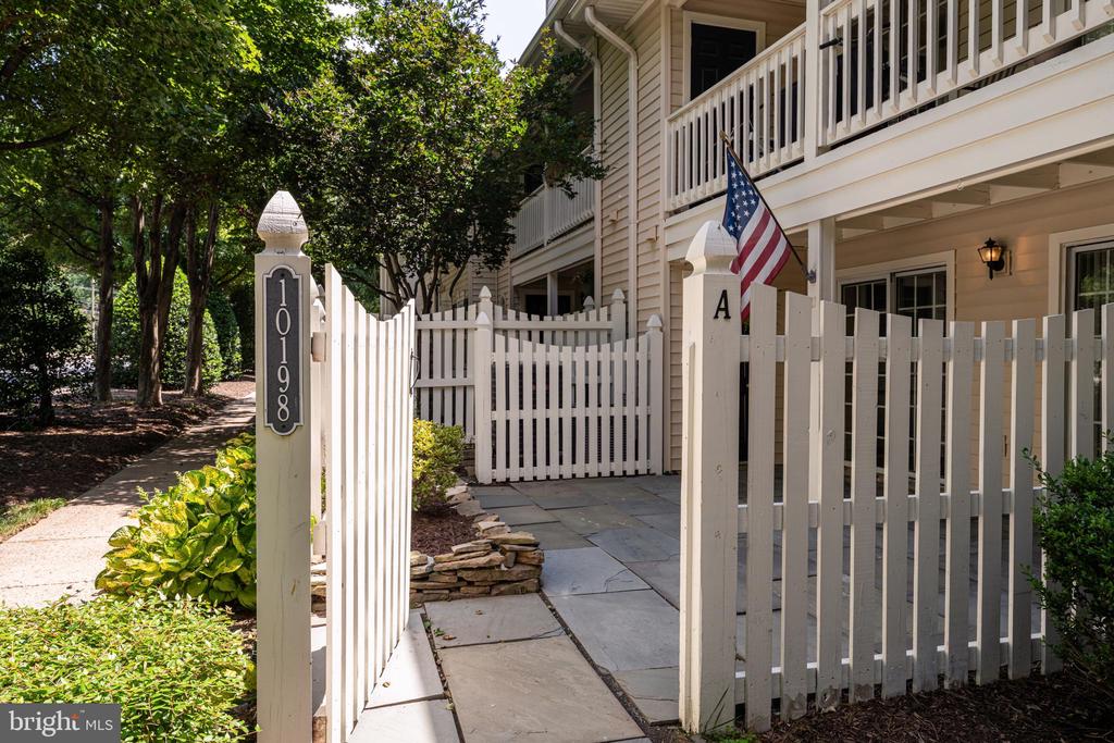 10198 ASHBROOKE COURT Unit: 125