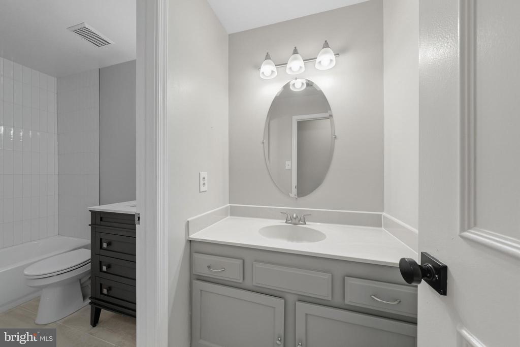 10198 ASHBROOKE COURT Unit: 125