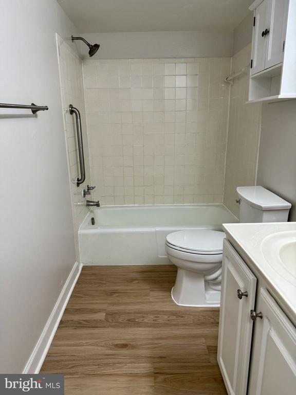 1520 NORTHGATE SQUARE Unit: 11B