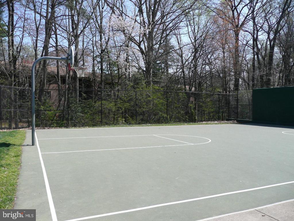 1520 NORTHGATE SQUARE Unit: 11B