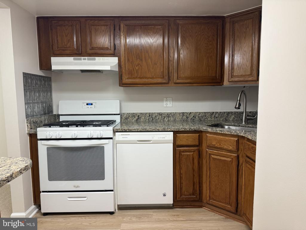 1520 NORTHGATE SQUARE Unit: 11B