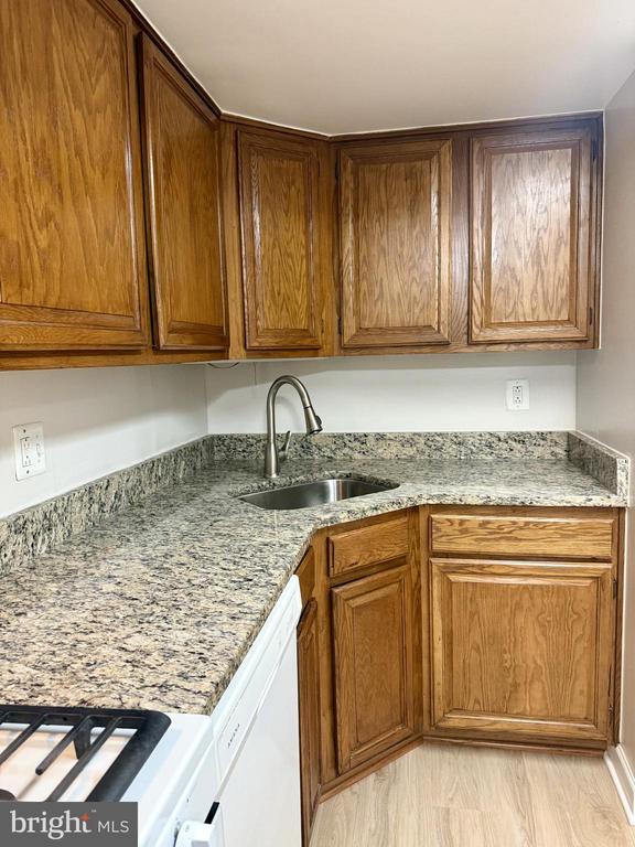 1520 NORTHGATE SQUARE Unit: 11B
