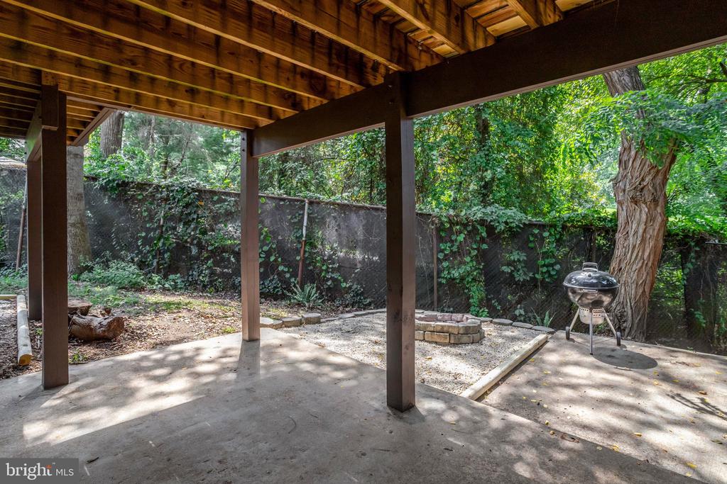5910 EDGEHILL DRIVE
