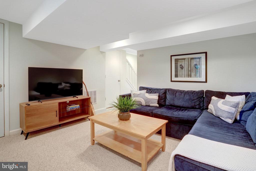 5910 EDGEHILL DRIVE