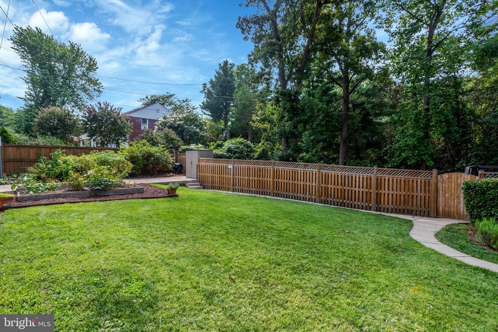 5910 EDGEHILL DRIVE