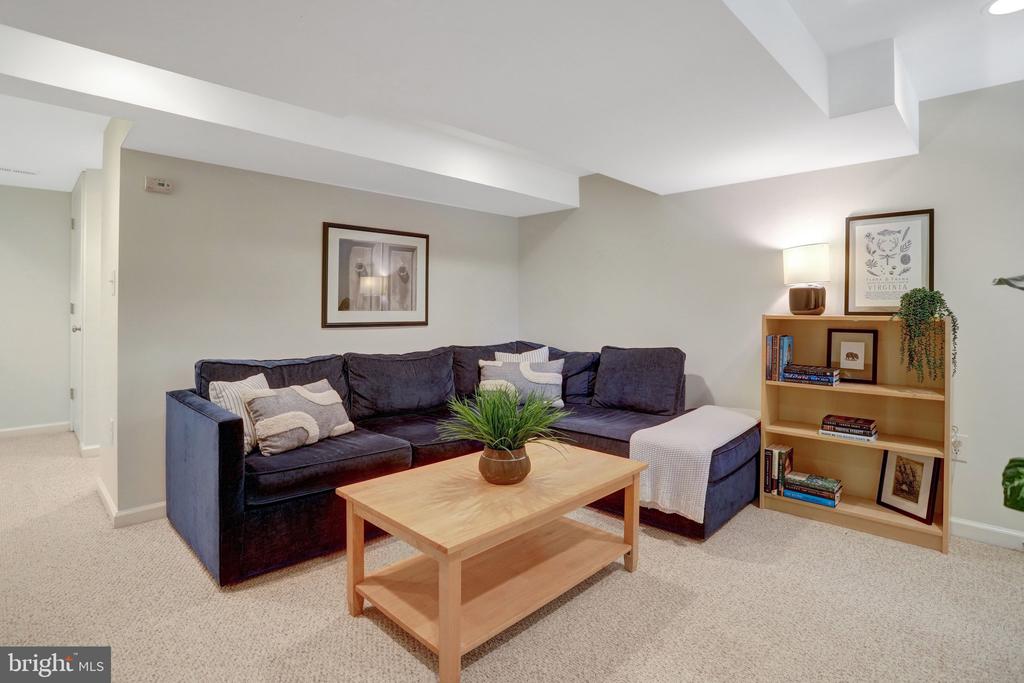 5910 EDGEHILL DRIVE
