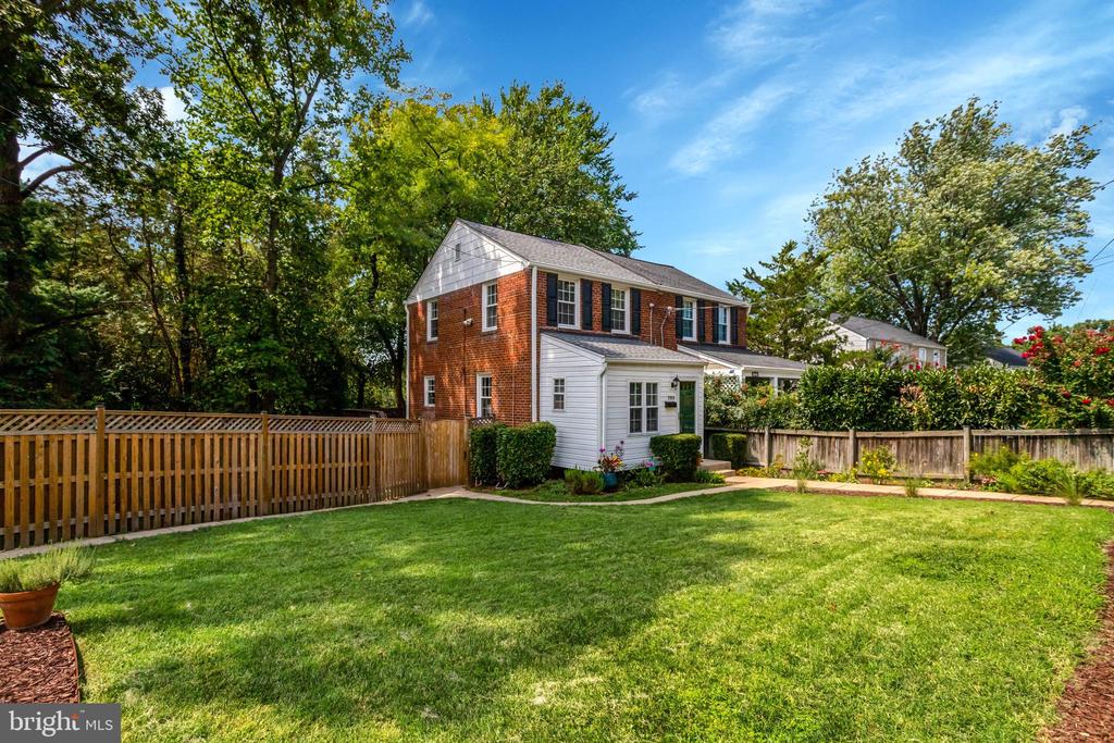 5910 EDGEHILL DRIVE