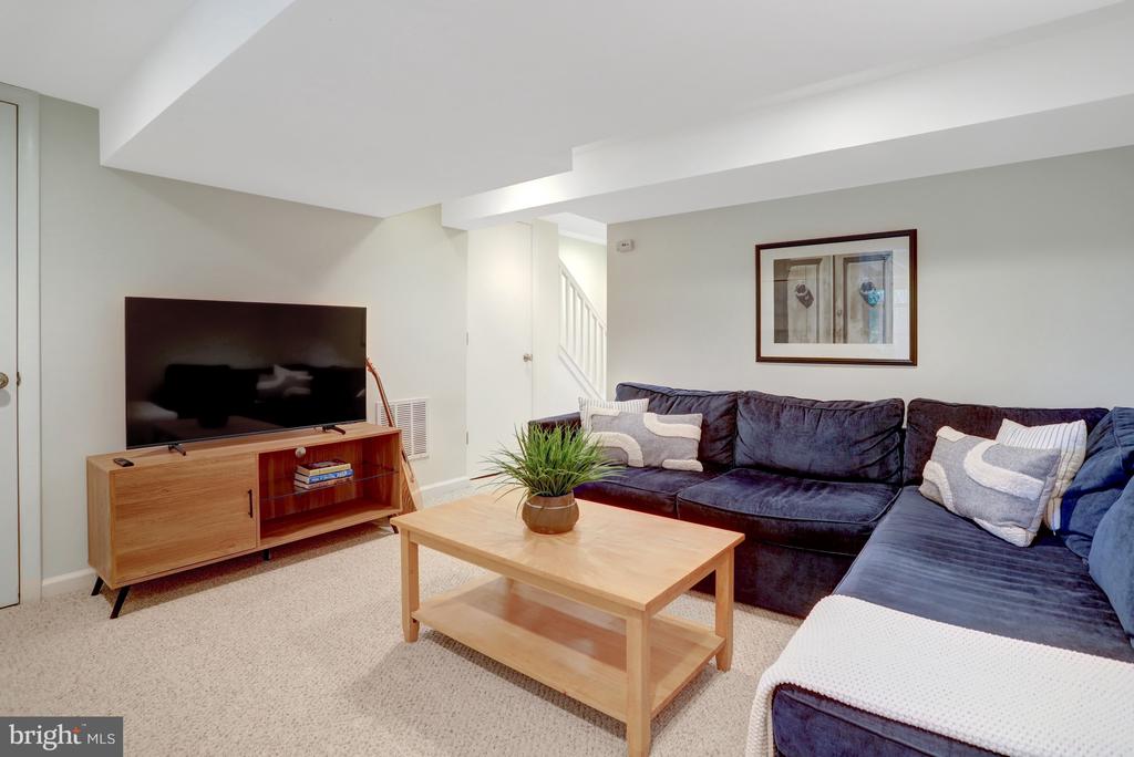 5910 EDGEHILL DRIVE