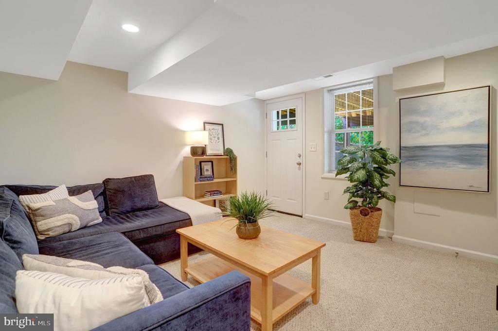 5910 EDGEHILL DRIVE