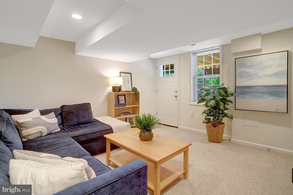 5910 EDGEHILL DRIVE