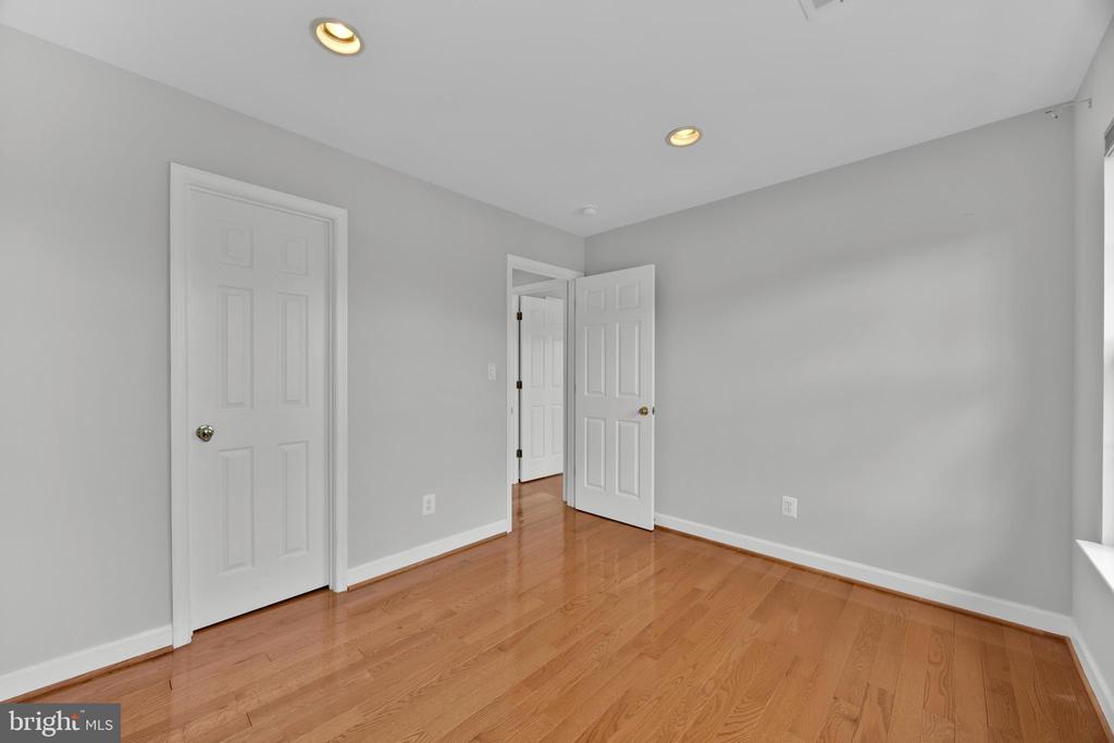 6350 REGAL OAK DRIVE