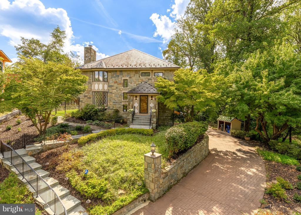 5848 ASPEN WOOD COURT