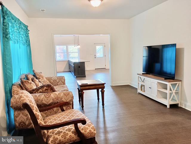 1809 MACARTHUR DRIVE