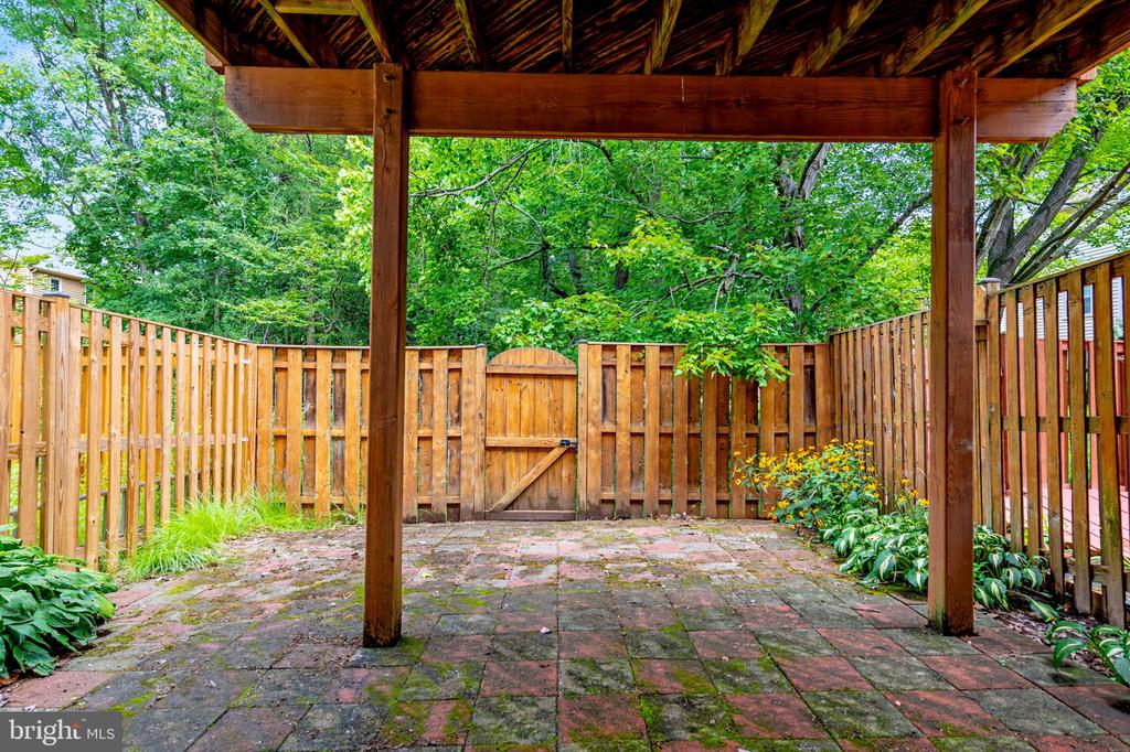 4749 GAINSBOROUGH DRIVE