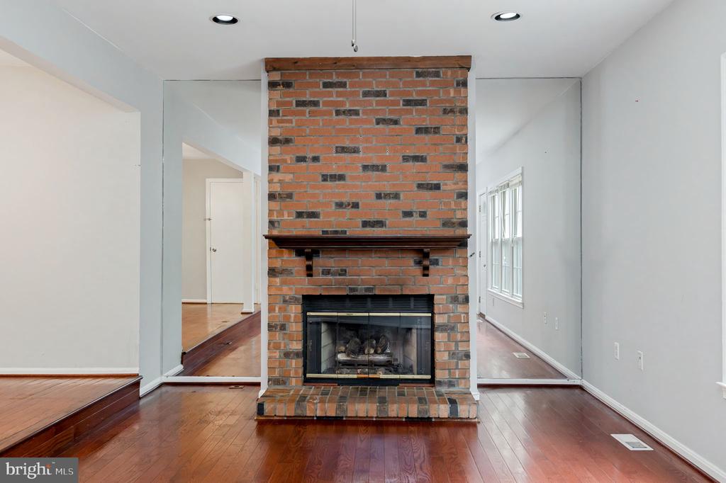 4749 GAINSBOROUGH DRIVE