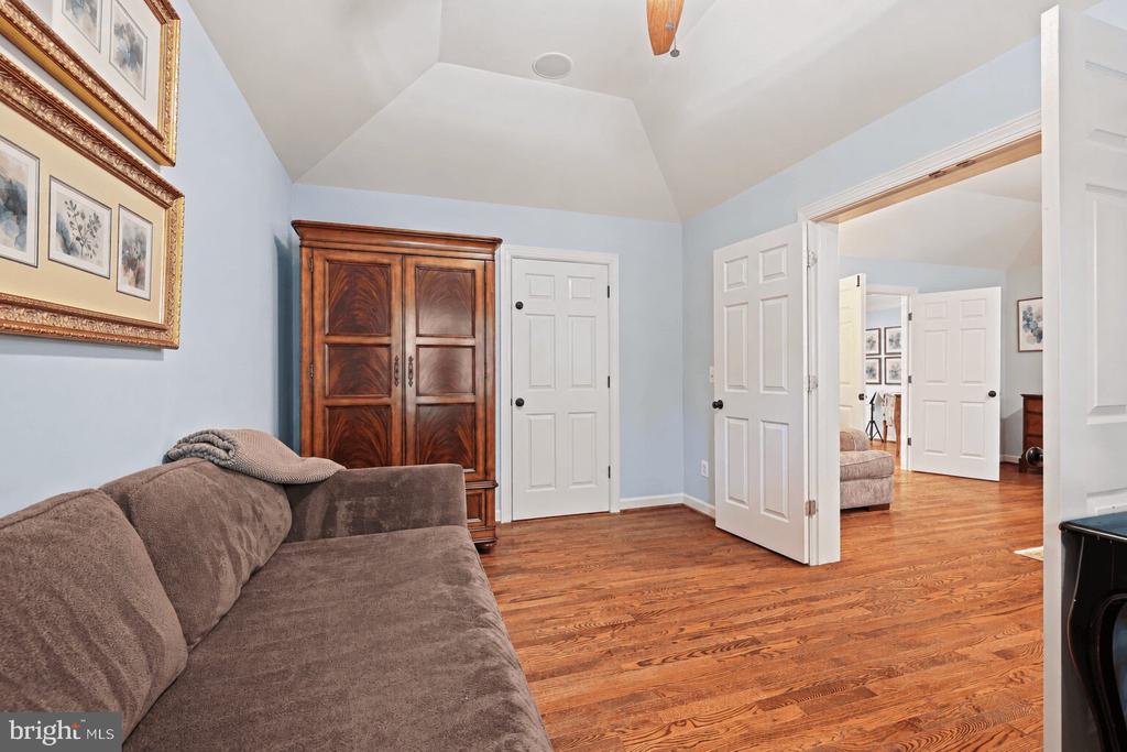 11404 GREEN MOOR LANE