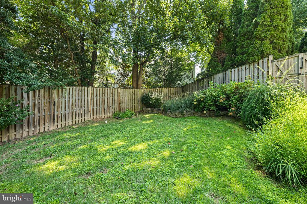 11404 GREEN MOOR LANE