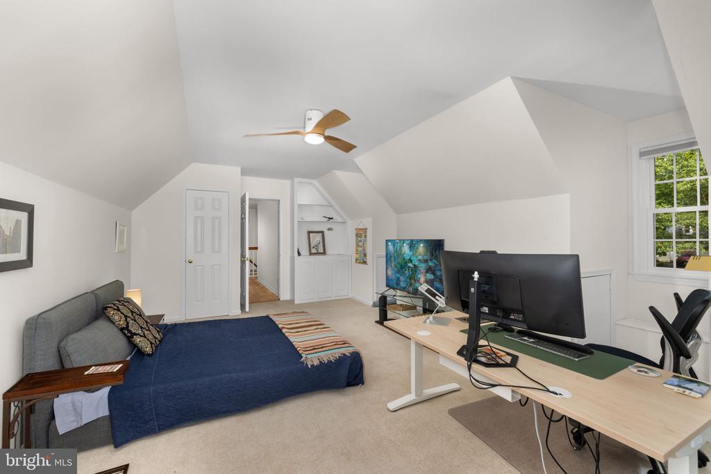 9730 ROLLING RIDGE DRIVE