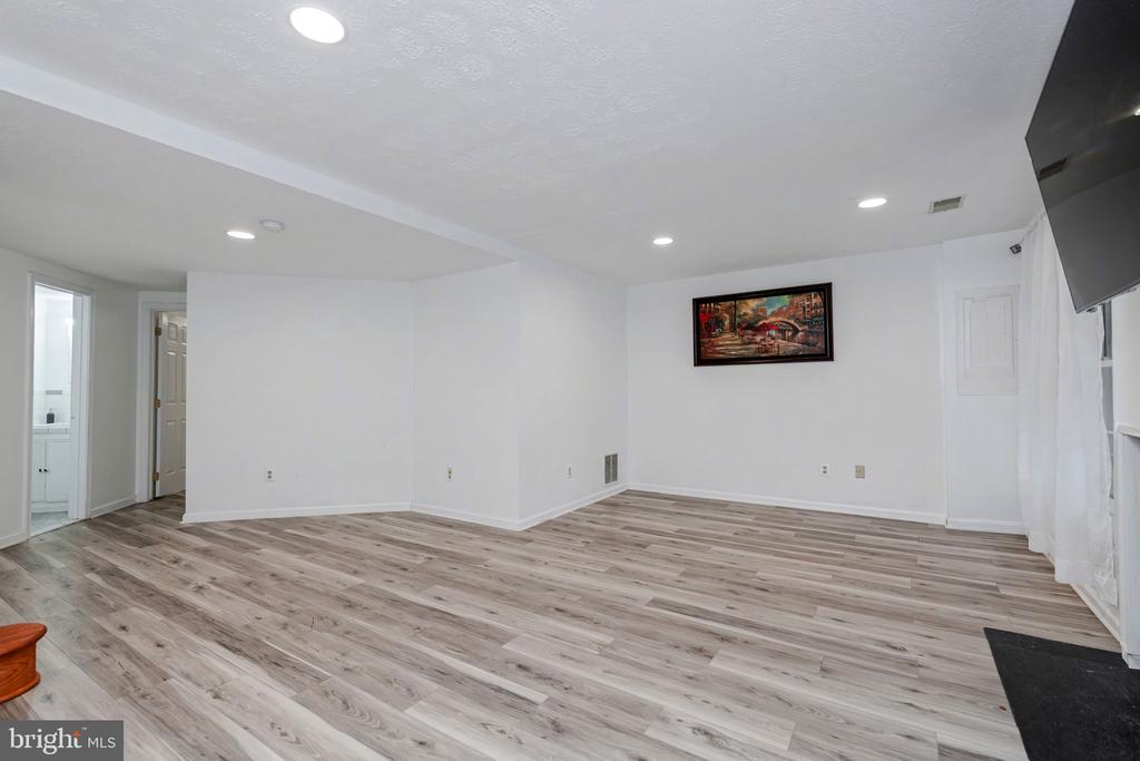 9681 DUTCHMAN DRIVE