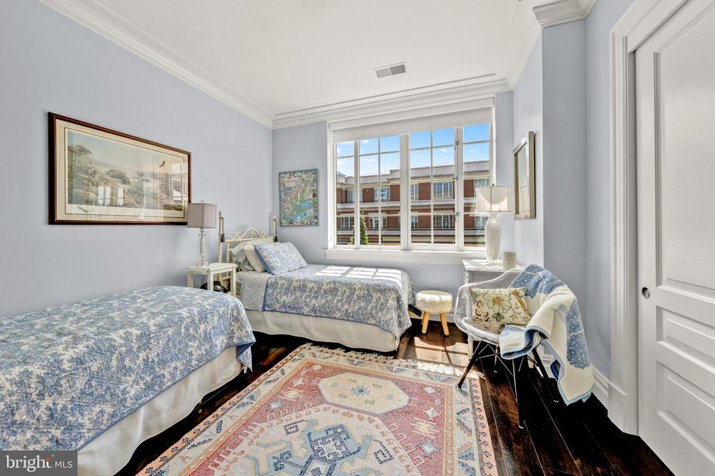 6900 FLEETWOOD ROAD Unit: 606