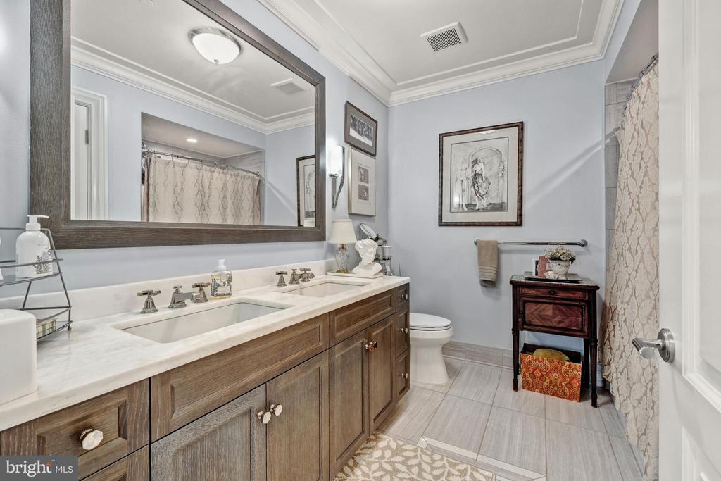 6900 FLEETWOOD ROAD Unit: 606
