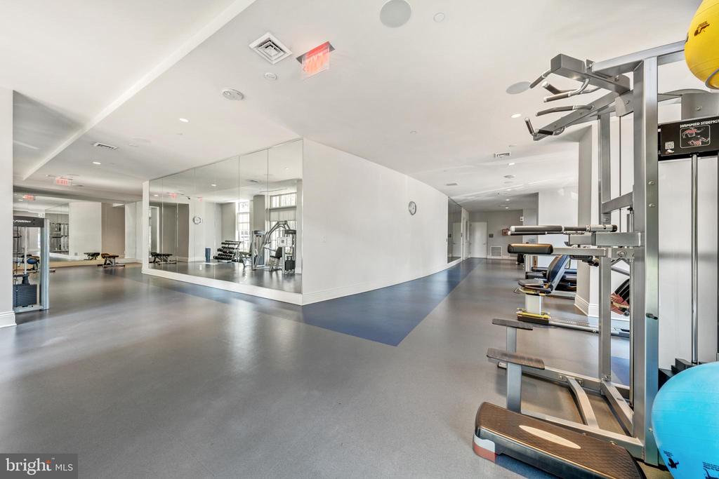 6900 FLEETWOOD ROAD Unit: 606