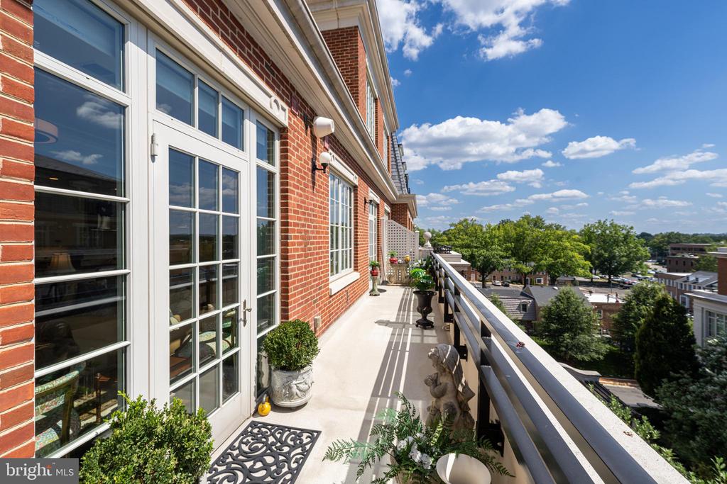 6900 FLEETWOOD ROAD Unit: 606