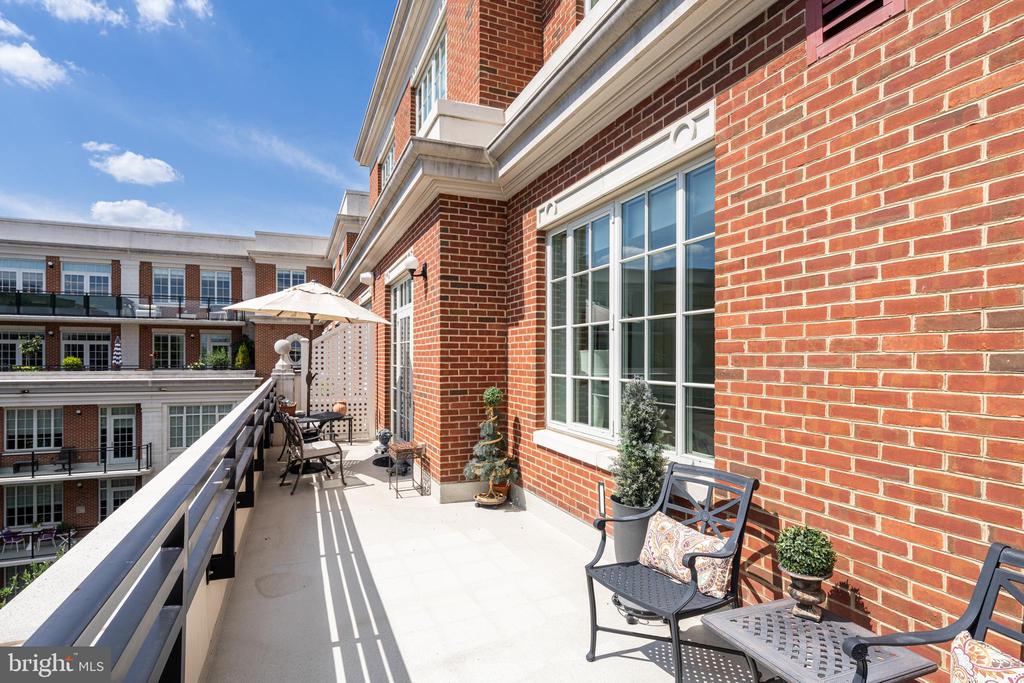 6900 FLEETWOOD ROAD Unit: 606