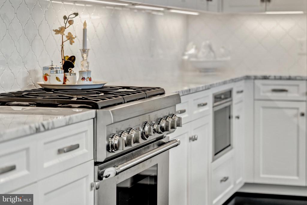 6900 FLEETWOOD ROAD Unit: 606