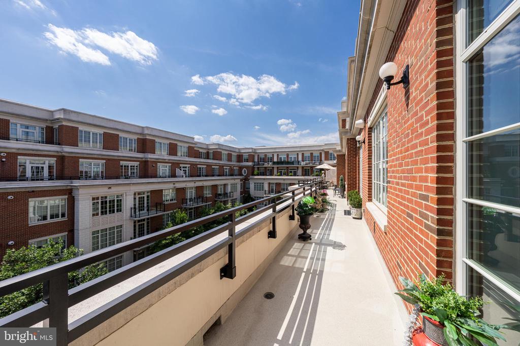 6900 FLEETWOOD ROAD Unit: 606