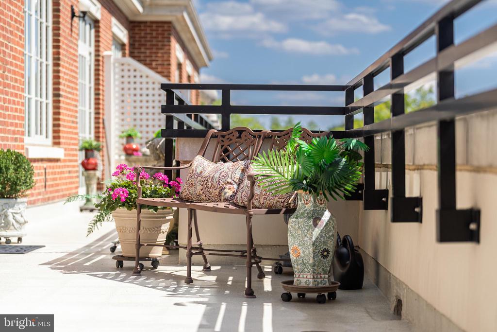 6900 FLEETWOOD ROAD Unit: 606