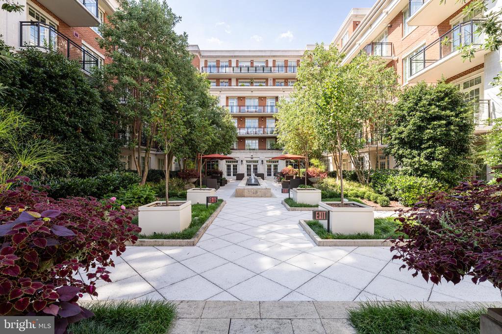 6900 FLEETWOOD ROAD Unit: 606