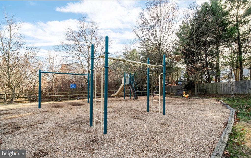 2908 HUNTINGTON GROVE SQUARE