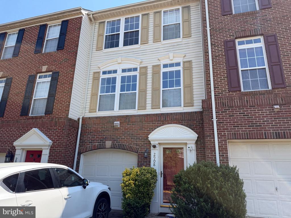 2908 HUNTINGTON GROVE SQUARE