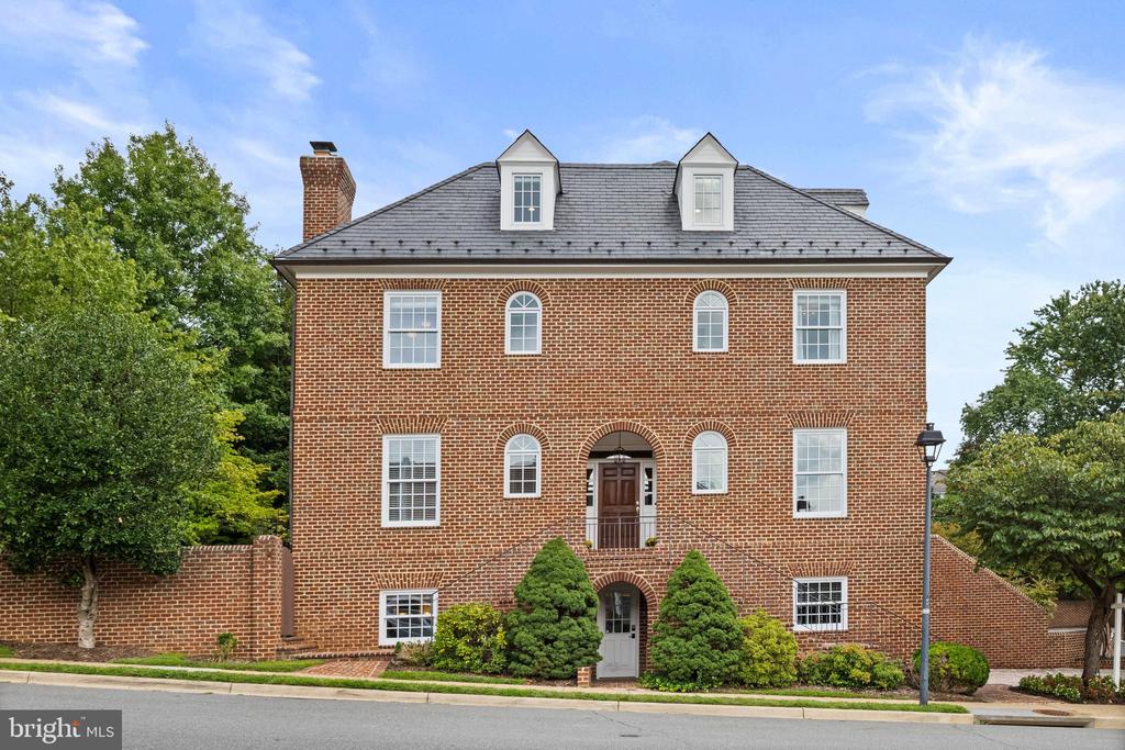 1117 KENSINGTON ROAD